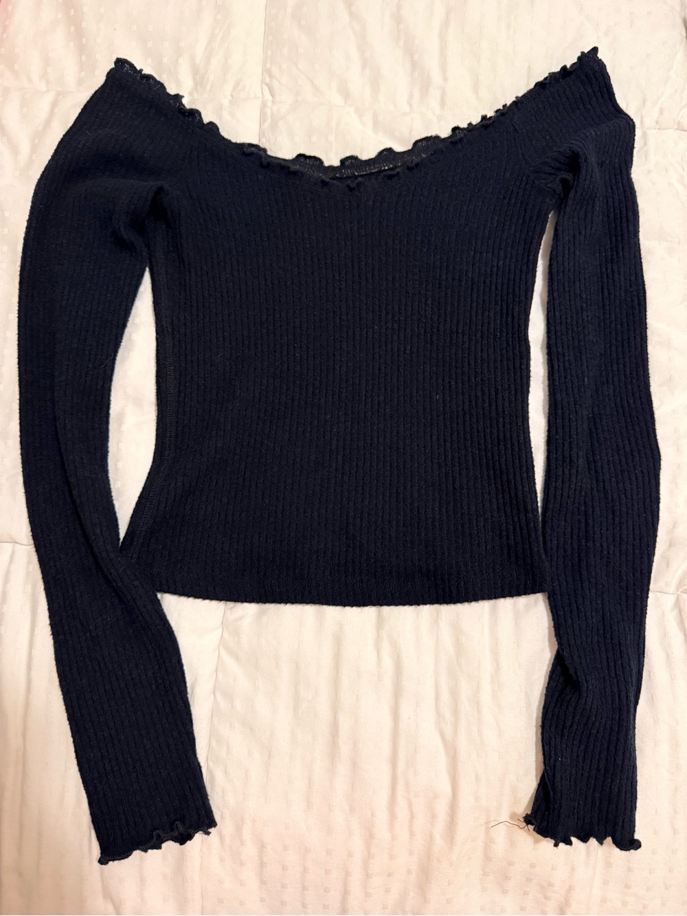 Abercrombie & Fitch Black Ribbed Off-Shoulder Sweater with Lettuce Edge